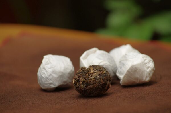 2016 Shi Kun Mu Meng Song Gu Shu Xiao Long Zhu Pu’er Cha tmavý čaj – Obrázok 9