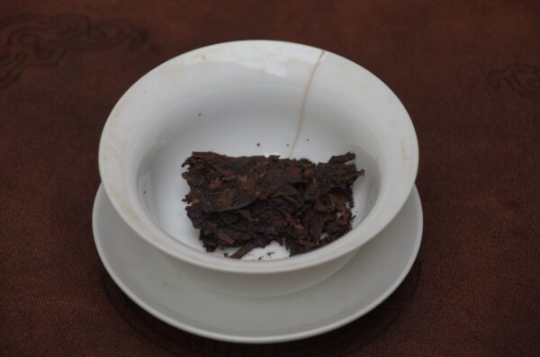 2014 Shi Kun Mu Menghai Shu Pu’er Zhuan Cha tmavý čaj – Obrázok 8