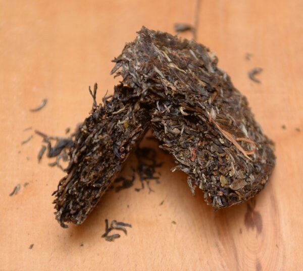 2017 Hekai Gu Shu Pu‘er Bing Cha tmavý čaj – Obrázok 9
