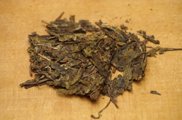 2017 Bing Dao Gu Shu Huang Pian Pu‘er Zhuan Cha tmavý čaj – Obrázok 7