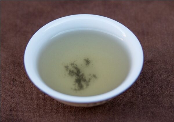 Kuding Cha (lat. Ilex latifolia) bylinkový čaj – Obrázok 3