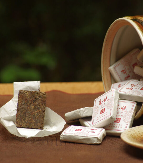 2015 Shi Kun Mu Bang Wei Sheng Tai Xiao Zhuan Cha 7g tmavý čaj – Obrázok 2