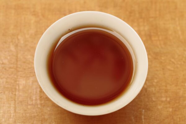 2019 Menghai Te Ji Shu Pu‘er San Cha tmavý čaj – Obrázok 3