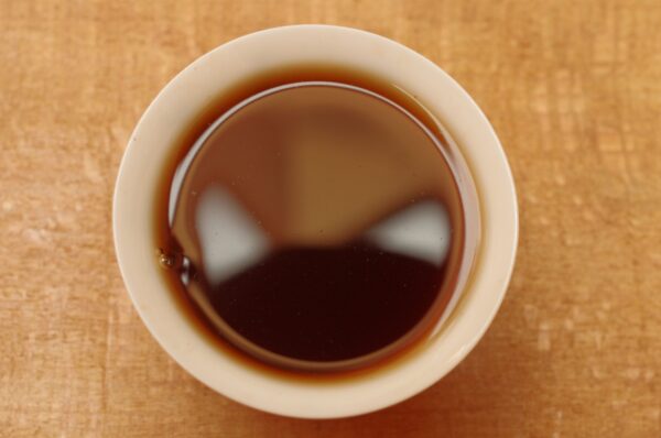 2019 Menghai Gong Ting Shu Pu‘er San Cha tmavý čaj – Obrázok 3
