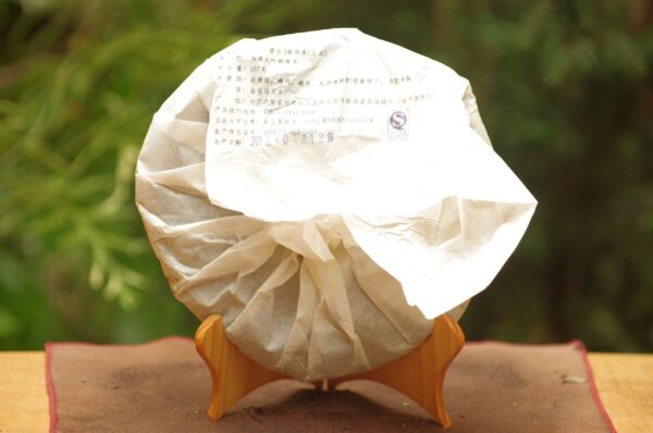 2006 Shi Kun Mu „Chuan Qi“ Yi Wu Gu Shu Pu‘er Bing Cha tmavý čaj – Obrázok 9