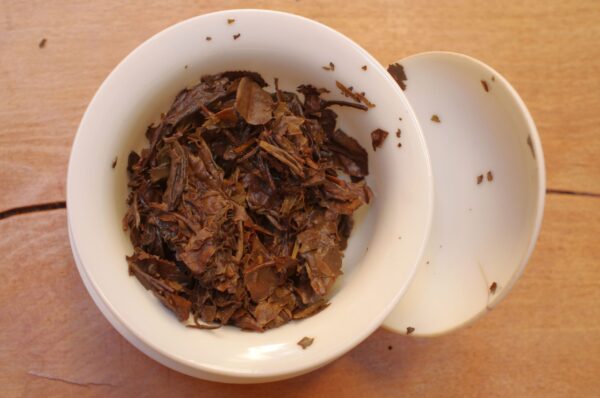 2010 Tai Mu Shan Bai Mu Dan Bing Cha biely čaj – Obrázok 9