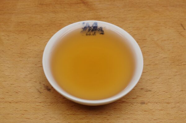 2017 Mangfei Ye Fang Pu‘er Bing Cha tmavý čaj – Obrázok 9