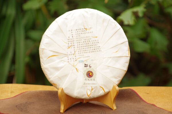 2018 Shi Kun Mu „Xin Yun Sheng” Gu Shu Pu’er Bing Cha tmavý čaj – Obrázok 7