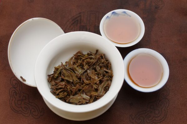 2020 Shi Kun Mu „Tian Xia Yun” Pu’er Bing Cha tmavý čaj – Obrázok 10