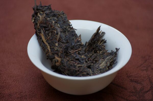 2009 Liming Menghai 0432 Pu‘er Bing Cha tmavý čaj – Obrázok 7