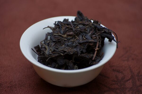 2018 Jiu Wan Bai Jia Cha Pu‘er Bing Cha tmavý čaj – Obrázok 5