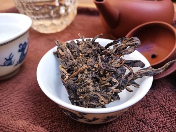 2010 Lincang Ye Fang Sheng Pu’er Zhuan Cha tmavý čaj – Obrázok 5