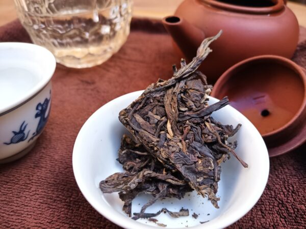 2010 Lincang Ye Fang Sheng Pu’er Zhuan Cha tmavý čaj – Obrázok 6