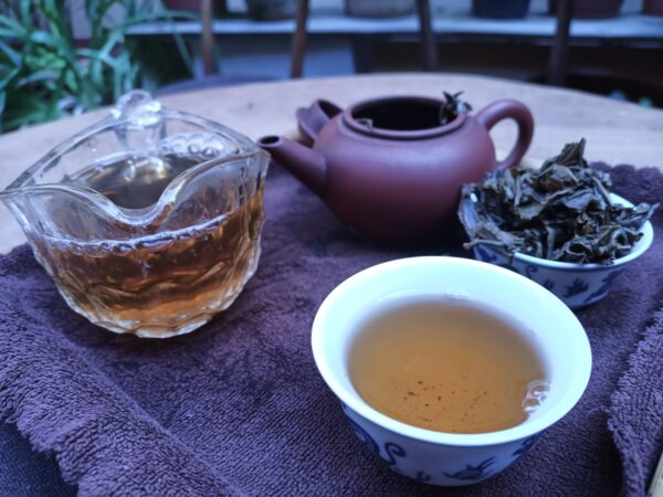 2010 Lincang Ye Fang Sheng Pu’er Zhuan Cha tmavý čaj – Obrázok 11
