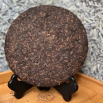 2014 Menghai Gong Ting Shu Pu‘er Bing Cha tmavý čaj