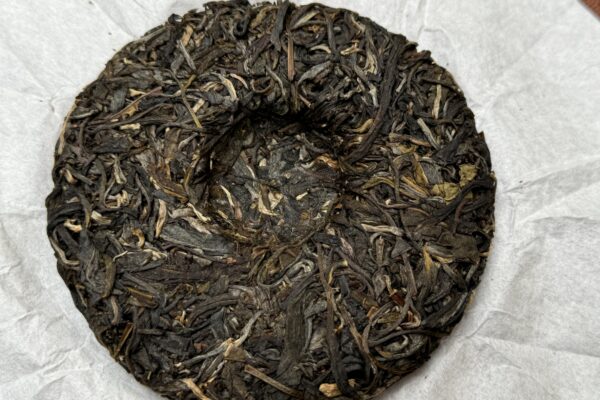 2019 Bing Dao Gu Shu Pu‘er Xiao Bing Cha tmavý čaj – Obrázok 3