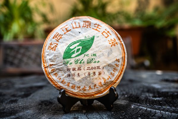 2003 Wu Chi Dao Mengku Zheng Shan Pu’er Bing Cha 400g tmavý čaj – Obrázok 4