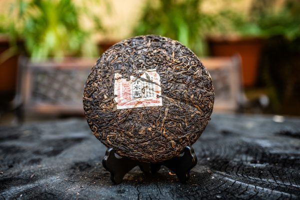 2004 Wu Chi Dao Mengku Da Ye Qing Pu’er Bing Cha 380g tmavý čaj – Obrázok 4