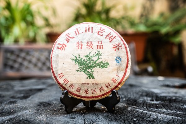 2006 Hong Xuan Cha Chang Yi Wu Zheng Shan Pu’er Bing Cha 357g tmavý čaj – Obrázok 2