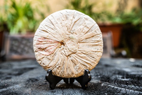 2006 Hong Xuan Cha Chang Yi Wu Zheng Shan Pu’er Bing Cha 357g tmavý čaj – Obrázok 3
